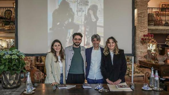 Veste i panni di Batman per rendere felici i bambini. La storia di Nicholas Sanvito: dal dolore all&rsquo;aiuto nei reparti pediatrici di tutta Italia