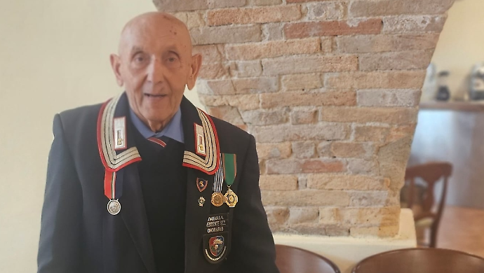 Citt&agrave; di Castello, nessun regalo ma beneficenza per gli orfani dei carabinieri: il bel gesto del maresciallo Franco Masini alla festa dei suoi 90 anni
