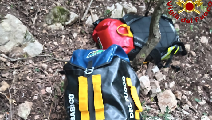 Colpita da un malore mentre passeggia lungo un sentiero: donna portata in ospedale con elisoccorso