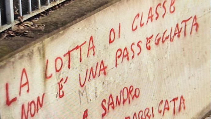 Spunta scritta tra via Mentana e via Bolletta per i due anarchici morti nell'esplosione a Roma