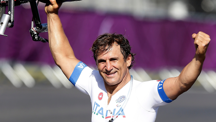 Addio ad Alex Zanardi, l'ex pilota e campione paralimpico aveva 59 anni