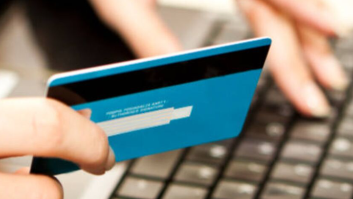 Finto venditore induce acquirente a condividere dati sensibili per aprire conto PayPal illegale: denunciato 22enne