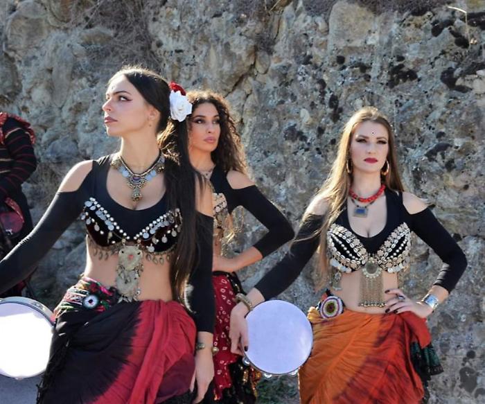 Ballerine di danza tribale, il successo internazionale delle 6 giovani ragazze umbre