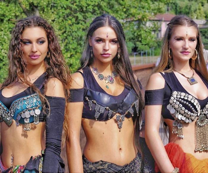 Ballerine di danza tribale, il successo internazionale delle 6 giovani ragazze umbre