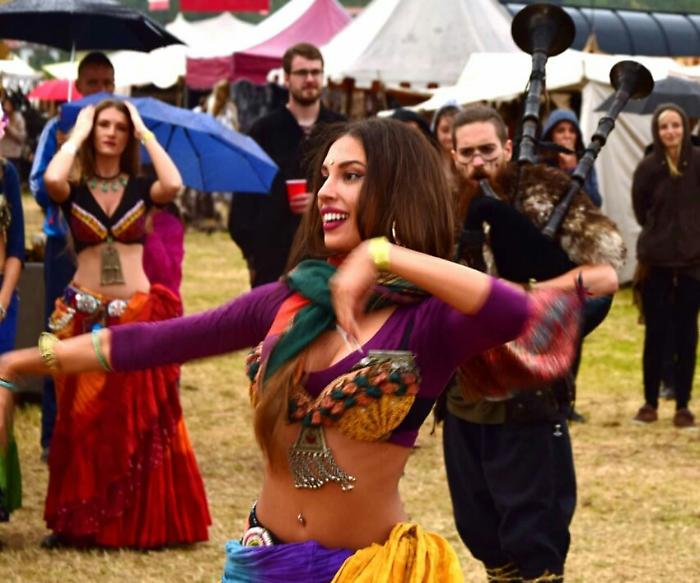 Ballerine di danza tribale, il successo internazionale delle 6 giovani ragazze umbre