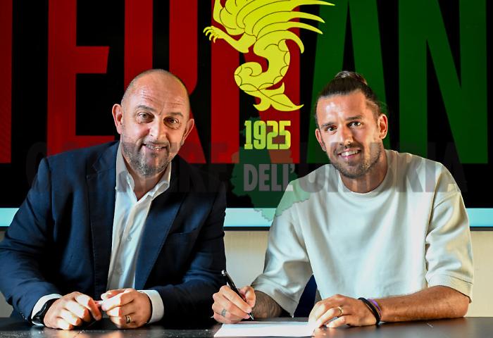 Ternana, Casasola prolunga fino al 2027: "Ho tanta voglia di rivincita"