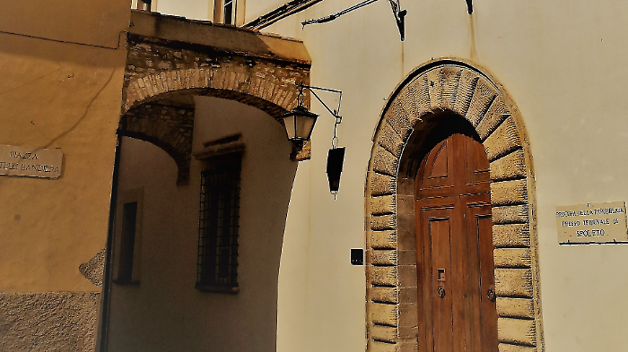 Spoleto: indagini su due suicidi. La procura chiamata a far luce sui sospetti della figlia di una delle vittime che solleva dubbi 