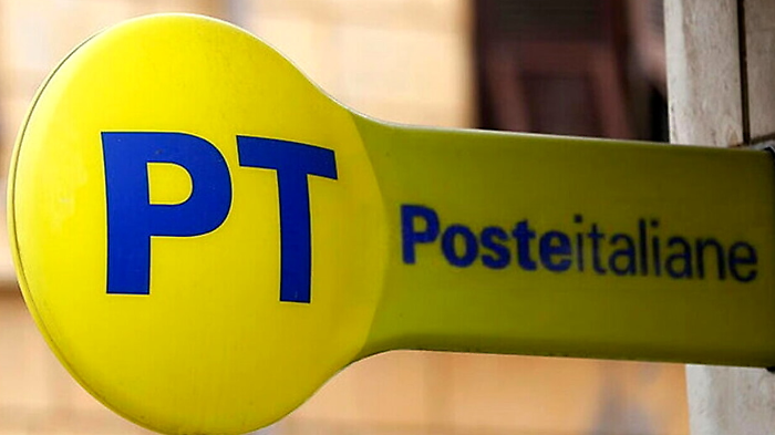 Umbria, Poste Italiane licenzia il portalettere che ha gettato la corrispondenza di Umbertide nel cassonetto dei rifiuti