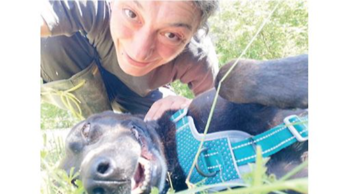 Umbria, cane adottato dopo otto anni in canile: la bella storia d'amore tra Silvia e Falda