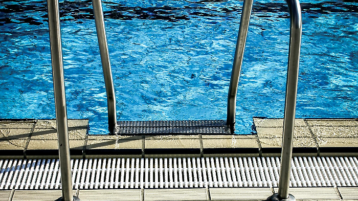 Morto in piscina, nuovi accertamenti e testimonianze. Controlli di Nas e Ispettorato del lavoro anche in altre strutture
