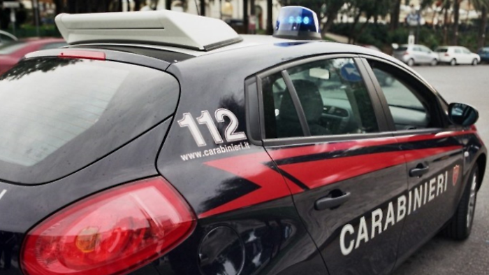 Muore donna di 51 anni a Perugia dopo aver ingerito soda caustica. Indagano i carabinieri: c'è l'ipotesi del suicidio