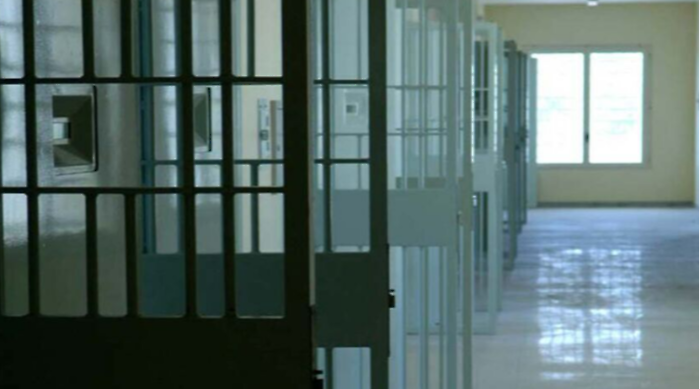 Stava beneficiando della misura alternativa al carcere ma viene sorpreso a violare le prescrizioni imposte: arrestato 36enne