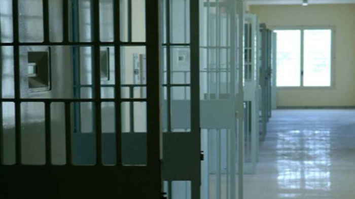 Fermato in autostrada con oltre un etto di hashish: arrestato 28enne 