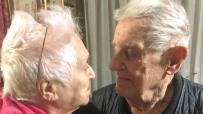 Foligno, Lina e Rolando festeggiano le nozze di titanio dopo 70 anni di matrimonio: festa con figli, nipoti e pronipoti