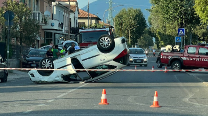 auto ribaltata
