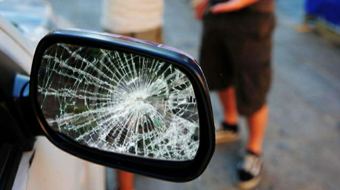 Foligno, prende sprangate due auto in sosta nel centro storico: incastrato dalla videosorveglianza. Denunciato 23enne