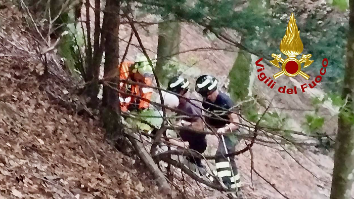 Gubbio, due escursioniste scivolano in un dirupo al Monte Cucco. Recuperate con l'elisoccorso Nibbio