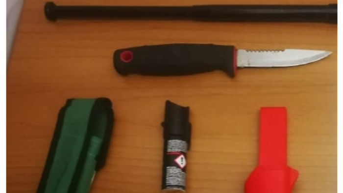 Perugia: in aeroporto con un bastone, un coltello  e spray al peperoncino. Denunciato 40enne in partenza per Bucarest