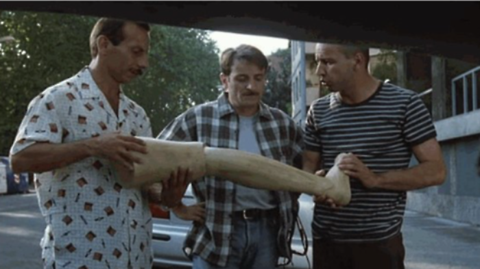 Stasera in tv venerdì 6 settembre su Italia 1 il film del trio Aldo, Giovanni e Giacomo,  Tre uomini e una gamba 