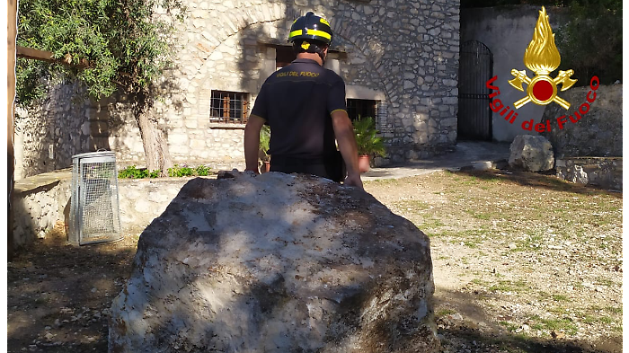 Terni, masso si stacca dalla montagna e cade davanti al santuario della  Madonna dell'Ulivo. Non c'erano pellegrini