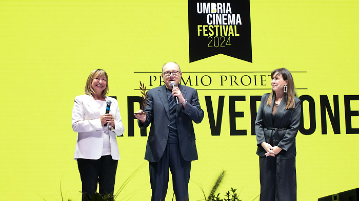 Todi, Umbria Cinema. A Carlo Verdone il Premio Gigi Proietti. Chiusa la quarta edizione del festival diretto da Paolo Genovese 