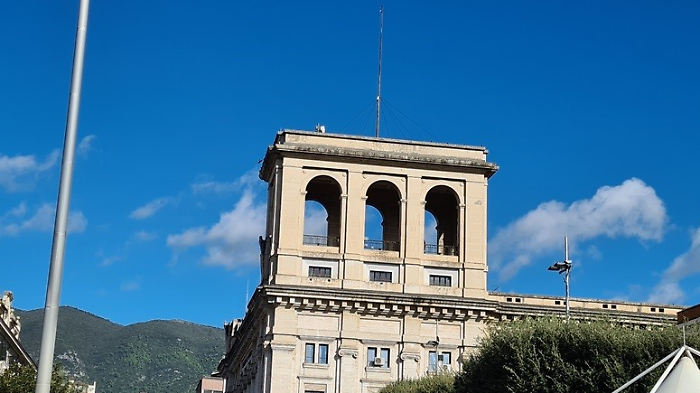 Terni, Giornata Mondiale dell'Alzheimer: la Torretta di Palazzo Bazzani si illumina di viola 