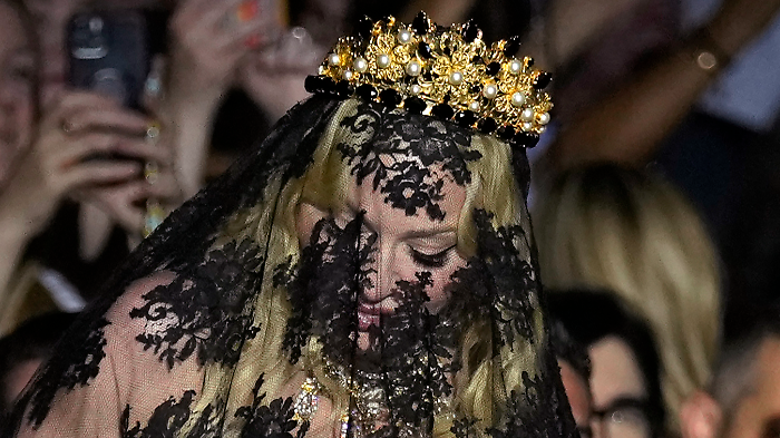 Madonna ospite alla sfilata di Dolce e Gabbana alla Milano Fashion Week
