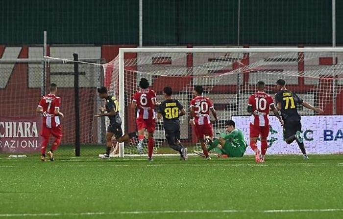 La Ternana sbanca Pesaro 2-0 ed è prima in classifica