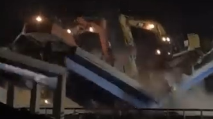 Roma, crolla ponte in demolizione e chiude il tratto in autostrada A1 tra Torrenova e l’allacciamento con il Gra