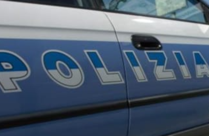 Terni, crea "allarme sociale" per furti e danneggiamenti: la Polizia allontana nigeriano, portato al Cpr
