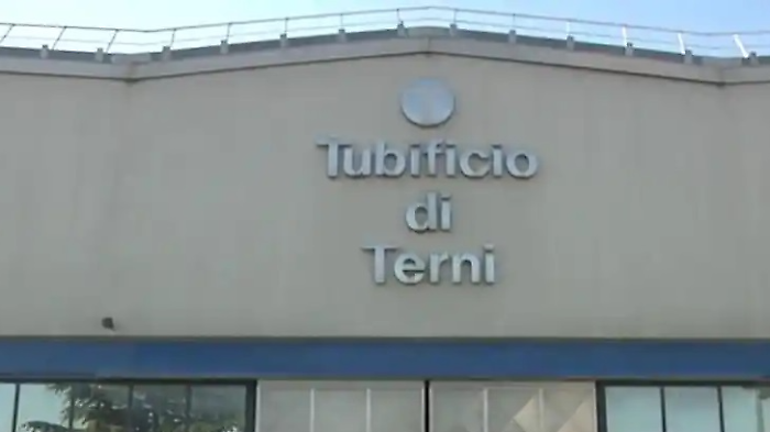 Terni, grave incidente sul lavoro al Tubificio: ferito un operaio