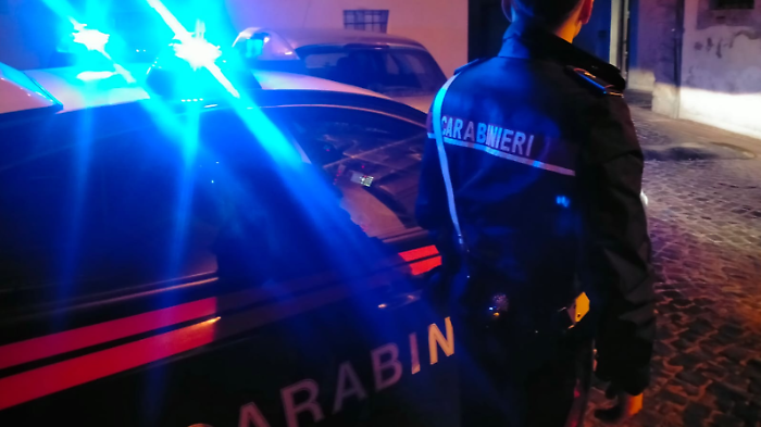 Terni, una ragazza di 20 anni denuncia di essere stata violentata in centro: "Sono stati due uomini". Indagano i carabinieri