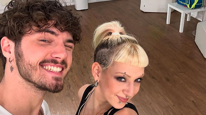 Chi è Anna Lou Castoldi, in gara a Ballando 2024: figlia di Asia Argento e Morgan, attrice, rider e la fidanzata Dora