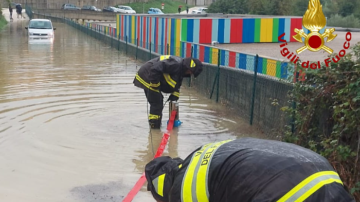 Strade allagate, smottamenti e auto danneggiate. Il maltempo non risparmia il Cuore verde