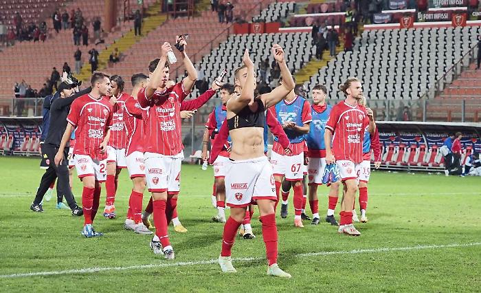 Il Grifo torna a vincere: al Curi è 4-0 alla Lucchese