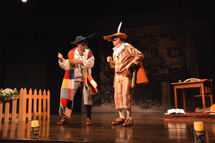Le Maschere Umbre della Commedia dell'Arte alla parata per il Columbus Day di New York