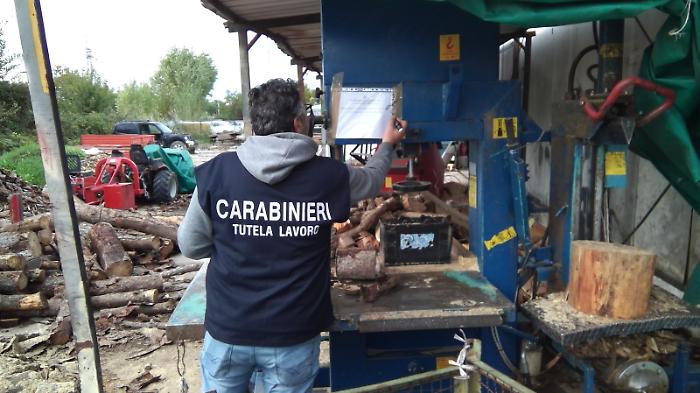 Arrestato un 68enne accusato di caporalato: sfruttava tre immigrati