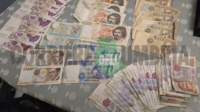 Arezzo, trova 5 milioni di lire in una soffitta. Ora &egrave; solo carta straccia