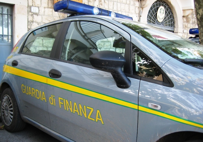 Una nota influencer da un milione di follower nasconde 300 mila euro al fisco: l'indagine della guardia di finanza