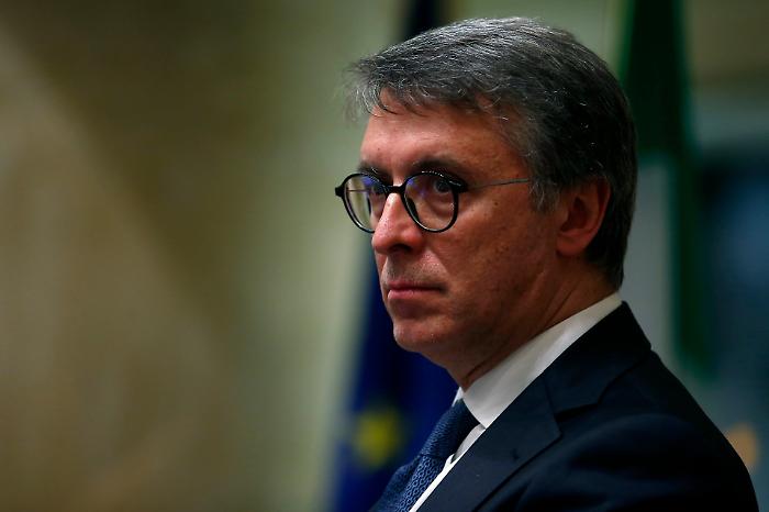 Anche Cantone nel mirino dell'hacker della Garbatella: violata la password del procuratore
