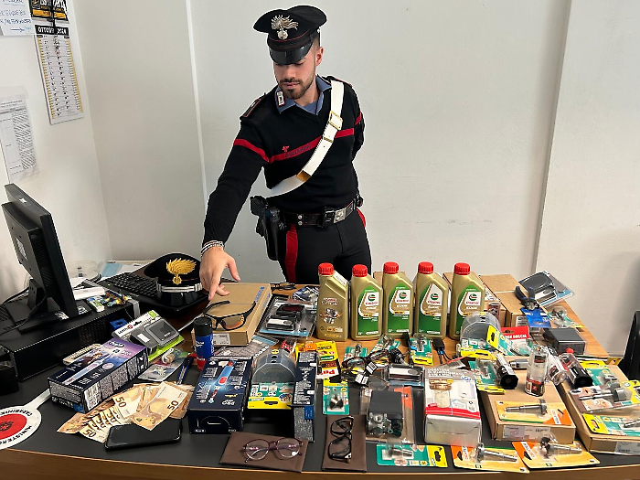 Beccato in un parcheggio nella zona di Ospedalicchio con 2000 euro di refurtiva: arrestato un 48enne