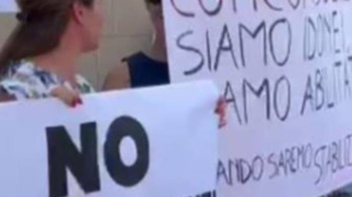 Scuola, nuovo presidio dei precari davanti la sede dell'Usr