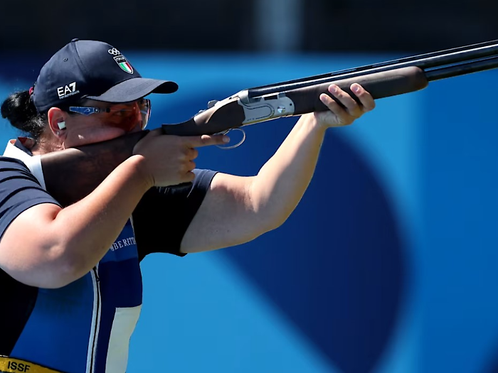 Bacosi d'argento ai Mondiali di skeet in India. La campionessa olimpica: "Continua questa maledizione, ma non demordo"