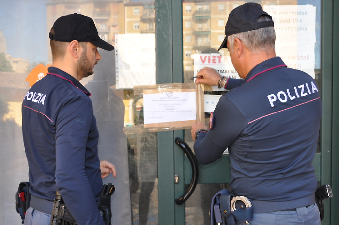 Alcol ai minorenni e risse sempre più frequenti: bar del centro chiuso per 10 giorni 