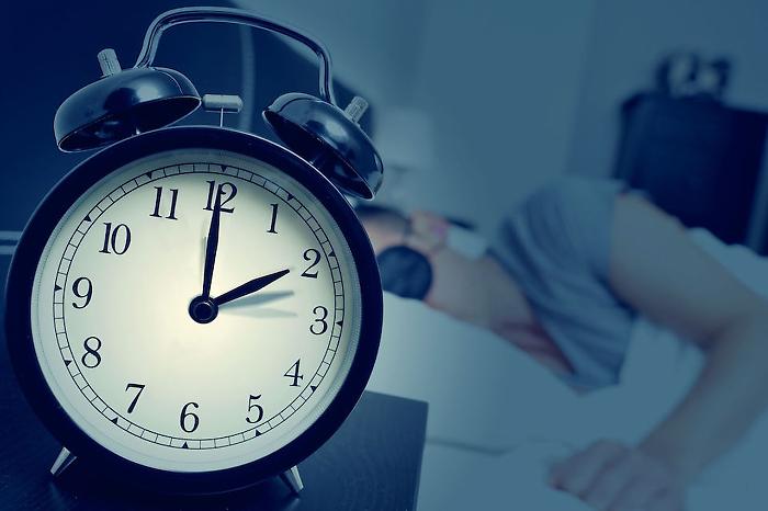 Torna il cambio all'ora solare, lancette dell'orologio indietro di un'ora. Ecco perché si chiama così