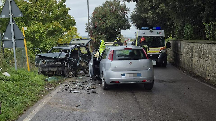 Morto un uomo in un incidente stradale a Bagnaia: è deceduto dopo lo scontro frontale con un'auto