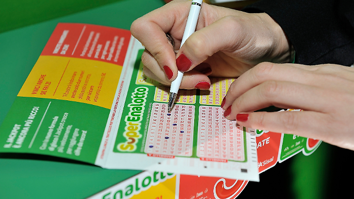 Lotto e Superenalotto, le estrazioni di oggi sabato 23 novembre: i numeri vincenti