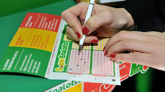 Lotto e Superenalotto, le estrazioni di oggi venerdì 10 gennaio: i numeri vincenti