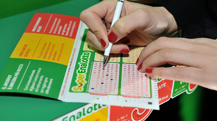Lotto e Superenalotto, le estrazioni di oggi venerdì 24 gennaio: i numeri vincenti