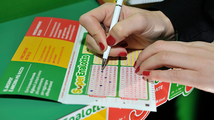 Lotto e Superenalotto, le estrazioni di oggi sabato 22 febbraio: i numeri vincenti